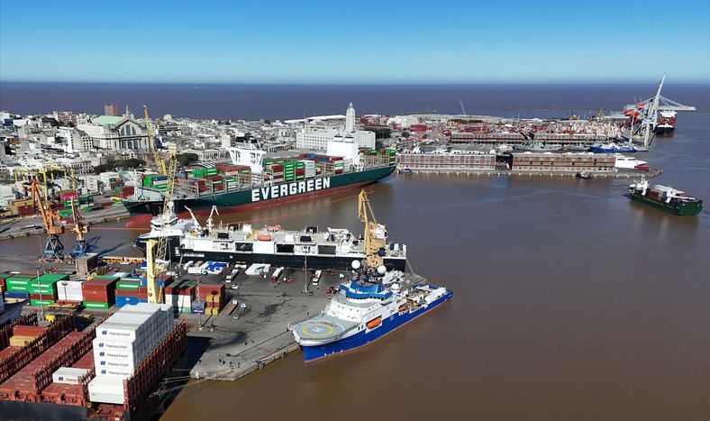Vista aérea del Puerto de Montevideo.