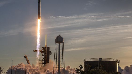 Lanzamiento de SpaceX. Lanzamiento de SpaceX.