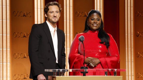 Los actores estadounidenses Lewis Pullman y Danielle Brooks anunciaron los nominados a la 98a edición de los premios Oscar en el Teatro Samuel Goldwyn de Beverly Hills.