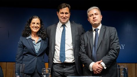 La ministra de Economía, el presidente saliente del BCU y su sucesor