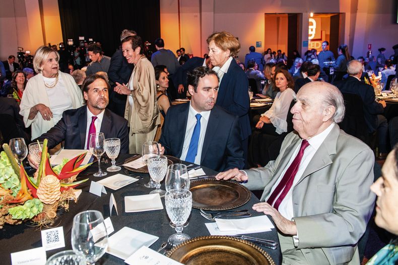Presidente de la República Luis Lacalle Pou, presidente de CED Hernán Bonilla y expresidente de la República Julio María Sanguinetti