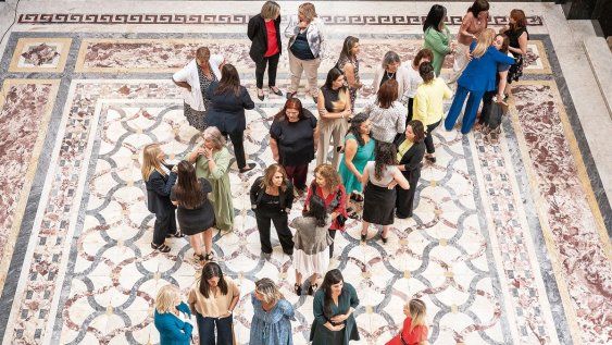 entre abrazos, risas, apuros y charla: el detras de camara de la foto de tapa entre abrazos, risas, apuros y charla: el detras de camara de la foto de tapa