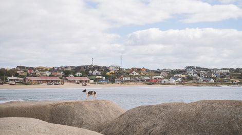 Búsqueda | Playa de los pescadores en Punta del Diablo. Foto: Pablo Vignali / adhocFOTOS