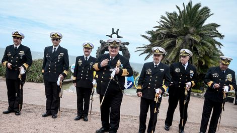 Jorge Wilson, al centro, junto a los otros contralmirantes de la Armada Nacional