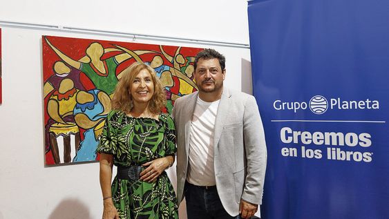 De Editorial Planeta, María Fernández con el autor Jorge Bafico De Editorial Planeta, María Fernández con el autor Jorge Bafico