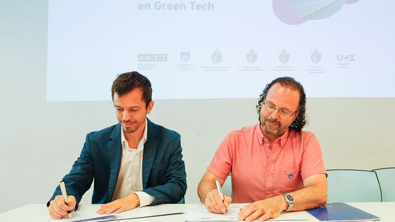 Presidente de la ANII Álvaro Brunini y rector de la Udelar Héctor Cancela durante la firma. Presidente de la ANII Álvaro Brunini y rector de la Udelar Héctor Cancela durante la firma.