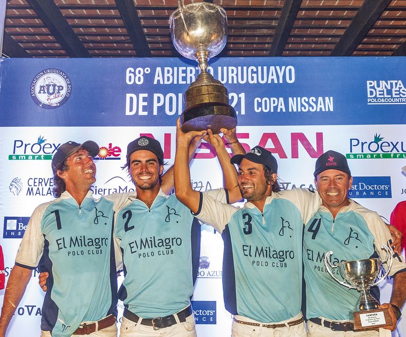 Los ganadores del 68° Abierto Uruguayo de Polo Copa Nissan: Federico Tomasevich, Tomás Solari, Mauricio Sánchez y Matías Carrique, del equipo PDE El Milagro