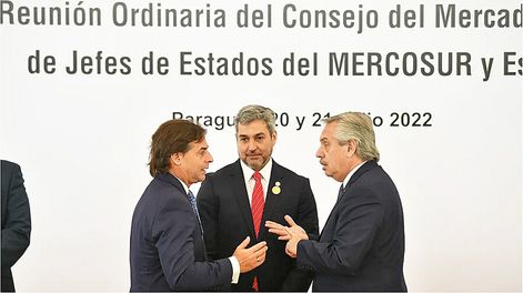 Búsqueda | Presidentes de Uruguay, Paraguay y Argentina en la última cumbre. Foto: Presidencia