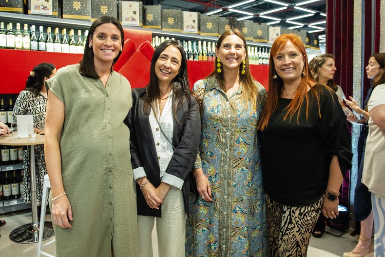 De Tienda Inglesa: coordinadora de Comunicación Institucional Analía Patka, gerenta de Finanzas Ana Laura Rodríguez, gerenta de Servicio de Clientes Paula Silva y coordinadora de Compras Indirectas Vanina Lezama