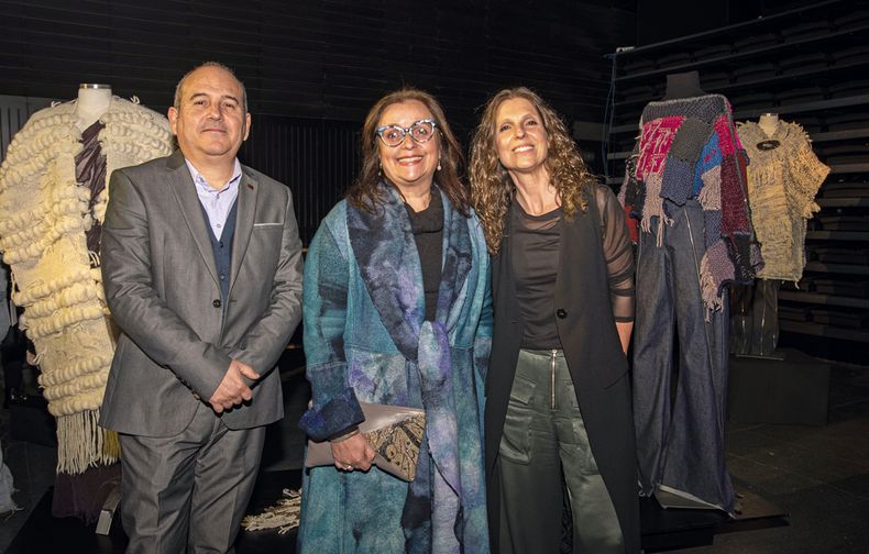 Secretario docente de la Escuela de Diseño de ORT Óscar Aguirre, profesora Carol García y coordinadora académica de la Licenciatura de Diseño de Modas de ORT Mariana Muzi