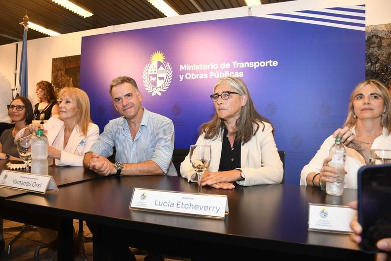 Asunción de la ministra de Transporte, Lucía Etcheverry.