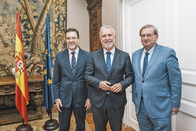 Embajador de España Javier Salido Ortiz, ministro de Política Territorial y&nbsp;Memoria Democrática de España Ángel Víctor Torres Pérez y secretario de&nbsp;Memoria Democrática de España Fernando Martínez.&nbsp; &nbsp;