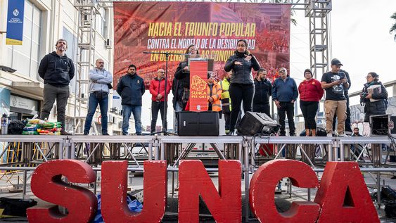 Laura Alberti y parte de la dirigencia del Sunca durante un paro del sindicato en 2024 Laura Alberti y parte de la dirigencia del Sunca durante un paro del sindicato en 2024