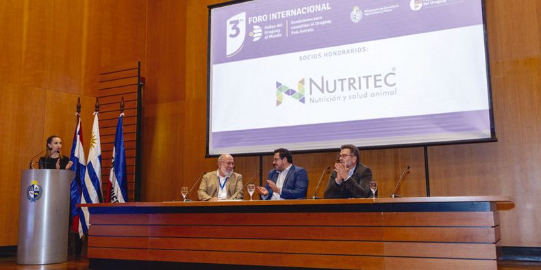 El presidente de Cupra, Domingo Estévez; el secretario de Presidencia de la República, Alejandro Sánchez; y el subsecretario del Ministerio de Ganadería, Agricultura y Pesca, Matías Carámbula.