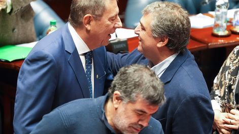 El ministro Gabriel Oddone y el senador Sergio Botana en la interpelación efectuada el 22 de junio.