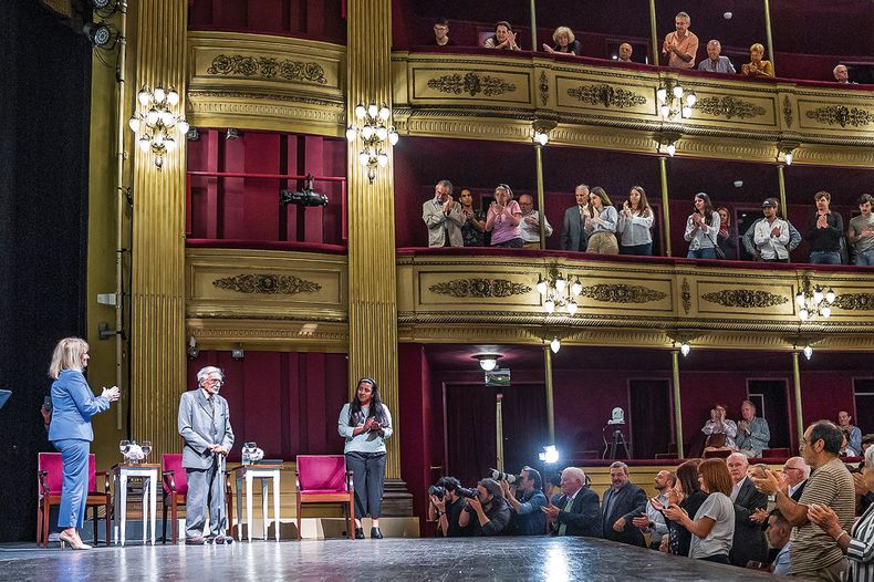 La intendenta de Montevideo Carolina Cosse, el exintendente Mariano Arana y la presidenta de la Junta Departamental de Montevideo Sofía Espillar