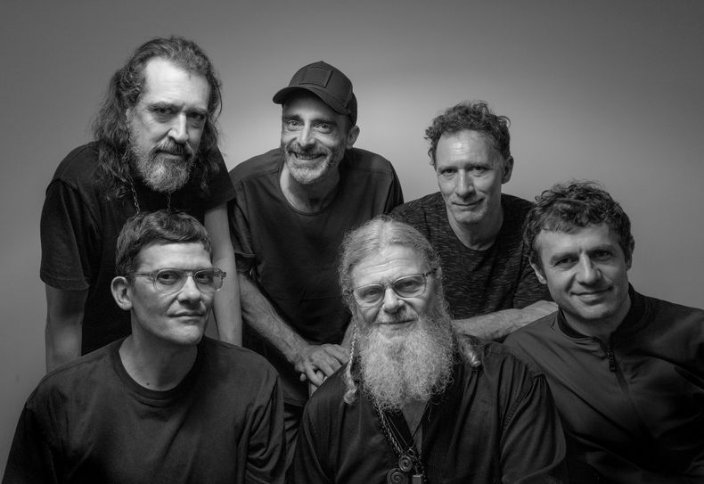 Bajofondo: Javier Casalla, Martín Ferres, Gabriel Casacuberta, Juan Campodónico, Gustavo Santaolalla y Luciano Supervielle.