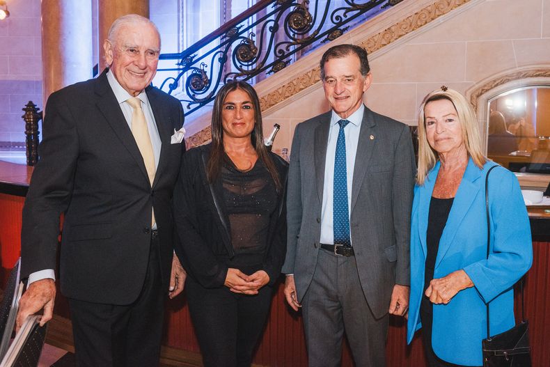 Alberto Volonté, Patricia Abuchalja, Guido Manini Ríos y Grethel Welker.