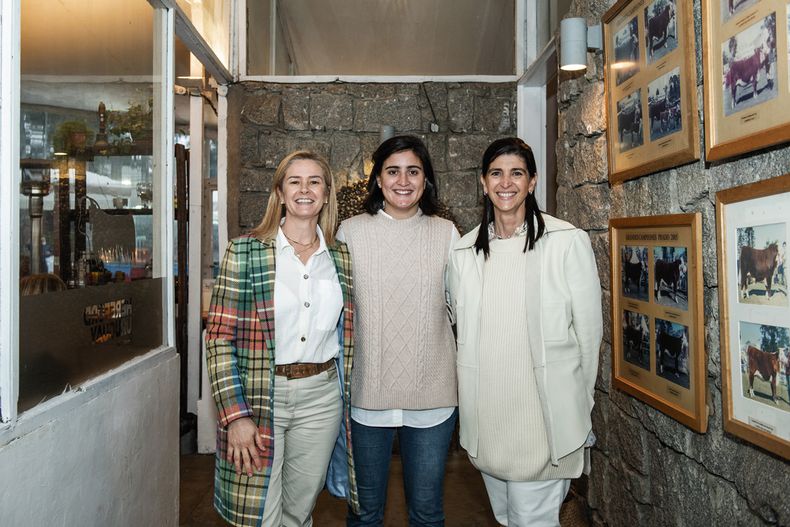 Las integrantes de la comisión de eventos de la Sociedad Criadores de Hereford y organizadoras del Té de Vacas Lucía Perdomo, María Emilia Bordaberry y Giovanna Astore