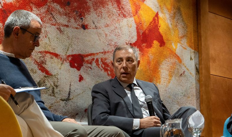 Jaime Saavedra, presidente del Inisa y Gabriel Oddone, ministro de Economía.