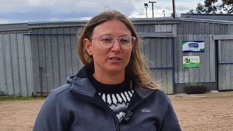 Anny Blum dirige el tambo El Escondido, en Punta del San Salvador. Fotografía: Agro de Búsqueda