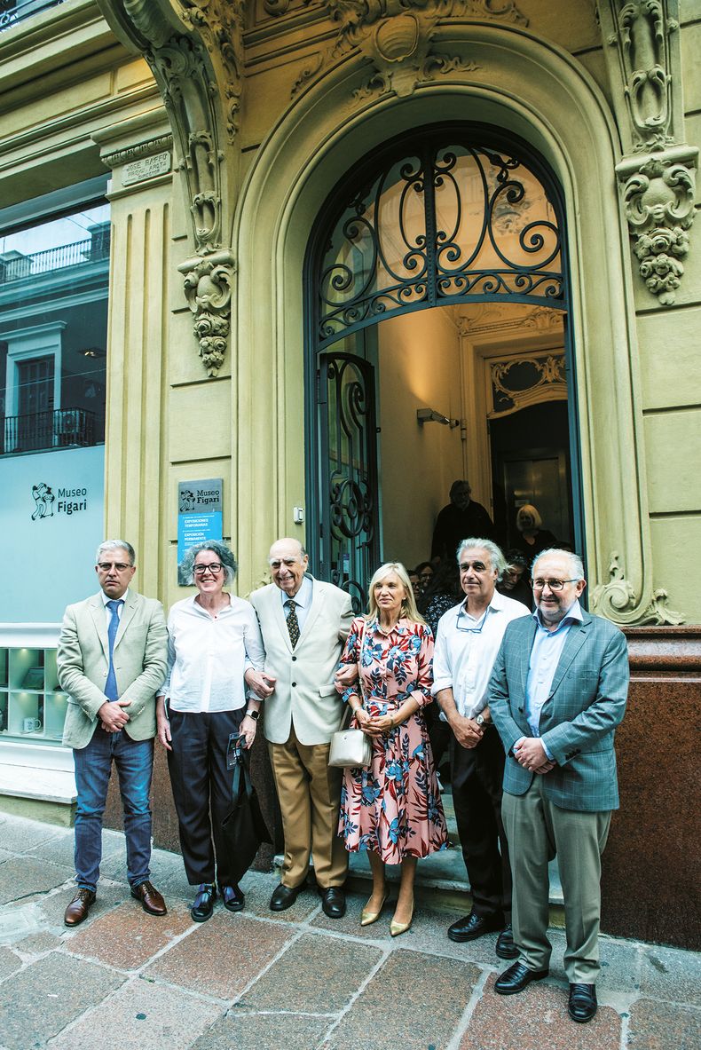 Director del Banco Central del Uruguay Washington Ribeiro, directora Nacional de Cultura Mariana Wainstein, Julio María Sanguinetti, vicepresidenta de la República Beatriz Argimón, director del Museo Figari Thiago Rocca y ministro de Educación y Cultura Pablo da Silveira