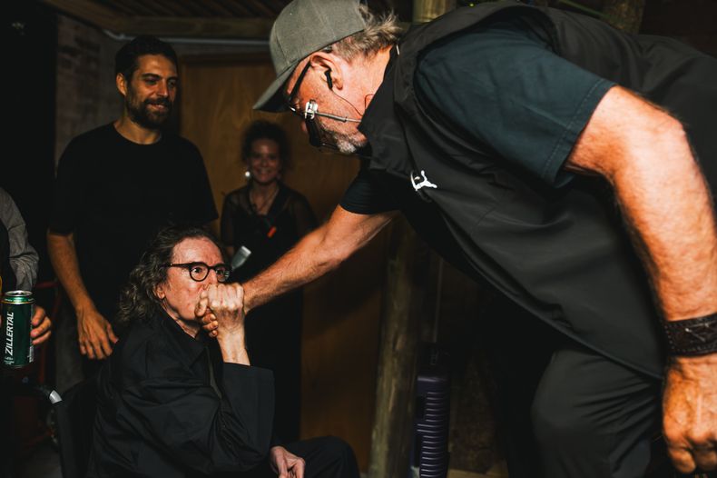 Charly García saluda a León Gieco.&nbsp;