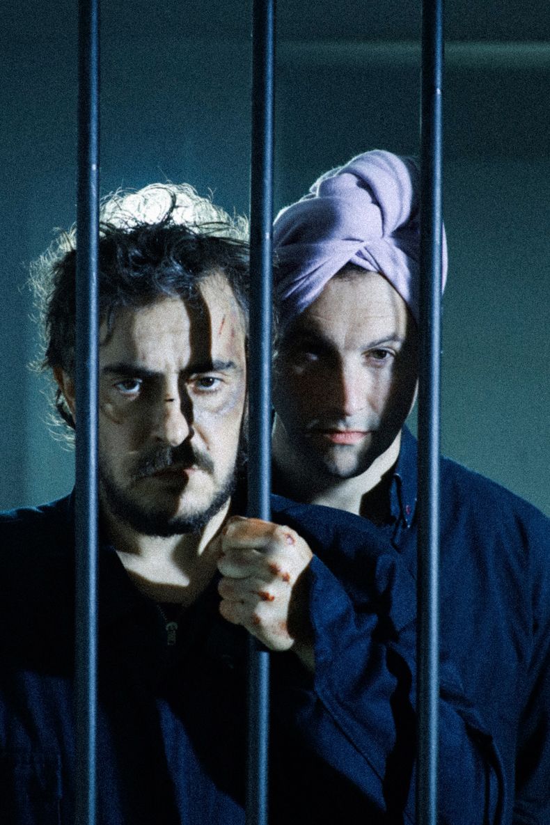 El beso de la mujer araña. Del miércoles 12 al domingo 16 de noviembre a las 20.30 horas, en la sala Hugo Balzo del Auditorio del Sodre Adela Reta. Entradas a 1.000 pesos en Tickantel y boletería de la sala.