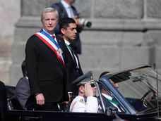 El presidente de Chile, José Antonio Kast, llega a la Catedral Metropolitana para asistir a la misa y Oración por el pueblo de Chile y el nuevo Gobierno este jueves, en Santiago (Chile). &nbsp;