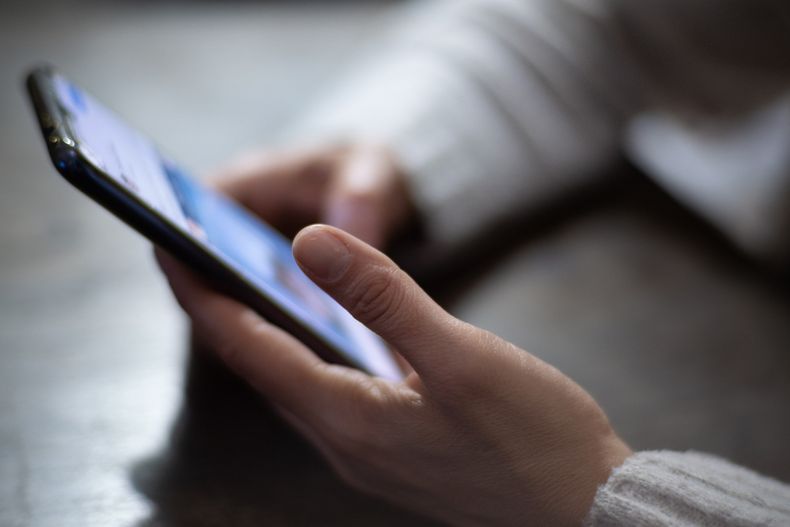 La billetera digital permitirá guardar documentos oficiales en el celular, como la cédula de identidad o la libreta de conducir, y acceder a trámites y servicios públicos digitales.
