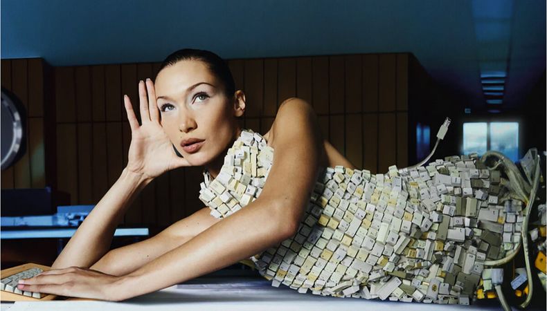 Vogue italia, mayo 2023. Editorial de moda hecha en colaboración con IA. Foto: Carlijn Jacobs 