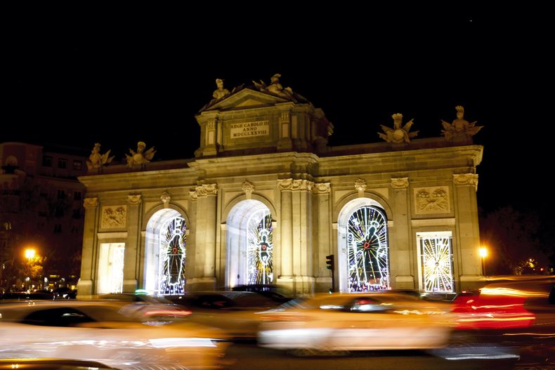 El artista Pablo García&nbsp;Conde-Corbal intervino&nbsp;la Puerta de Alcalá