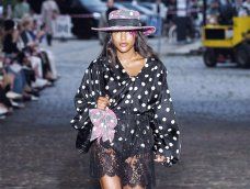 Diseño de Caroline Bille Brahe, reconocida por su estilo ecléctico y colorido, que combina elementos vintage con toques modernos Diseño de Caroline Bille Brahe, reconocida por su estilo ecléctico y colorido, que combina elementos vintage con toques modernos