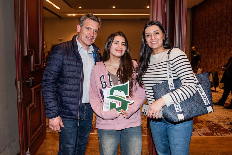 Fabricio y Romina Araújo junto a Gabriela Morando.