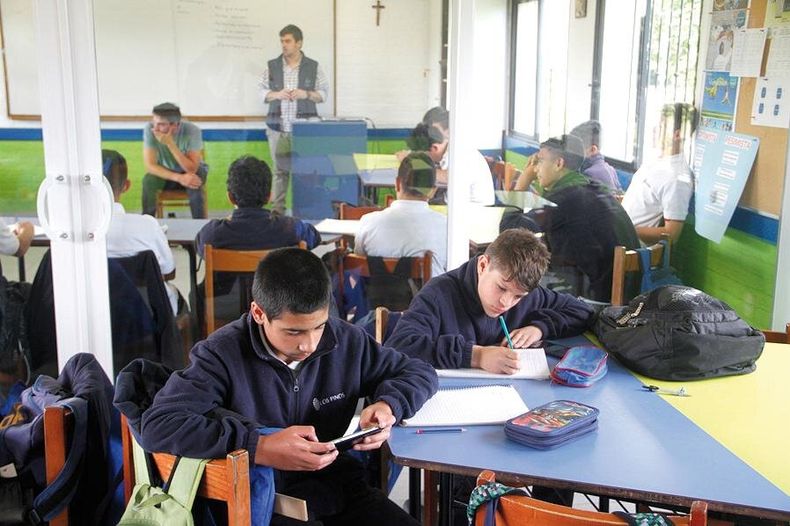 imagen de Los Pinos, Talvi y Da Silveira acusan por “agravio” al consejero de Primaria Caggiani al equiparar sus ideas con las de Pinochet