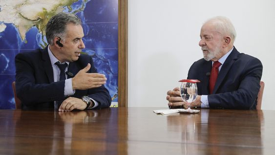 El presidente de Brasil, Luiz Inácio Lula da Silva, conversa con el presidente electo de Uruguay, Yamandu Orsi, durante una reunión en el Palacio de Planalto en Brasilia el 29 de noviembre de 2024. El presidente de Brasil, Luiz Inácio Lula da Silva, conversa con el presidente electo de Uruguay, Yamandu Orsi, durante una reunión en el Palacio de Planalto en Brasilia el 29 de noviembre de 2024.