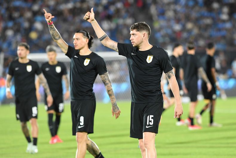 Deporte-Valverde-Núñez-Calentamiento Selección-Centenario-Sandro Pereyra Gamba adhocFOTOS