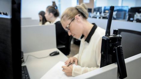 Monitoreo de un evento de seguridad pública en una de las unidades de la Policía Nacional. Foto: Javier Calvelo / adhocFOTOS