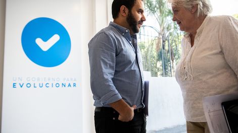 imagen de Gobierno electo recurre a “la estampita de San Tabaré” para oferta de cargos al Frente Amplio, que prepara su propuesta