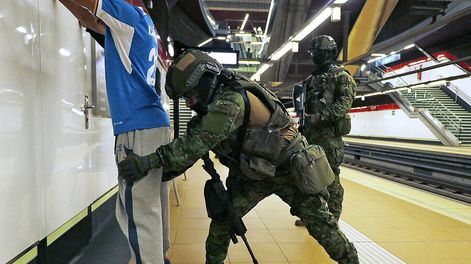 Soldados ecuatorianos realizan tareas de seguridad pública en Ecuador. Foto: AFP