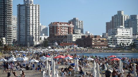 Búsqueda | La playa Mansa de Punta del Este. Foto: Nicolás Celaya / adhocFOTOS
