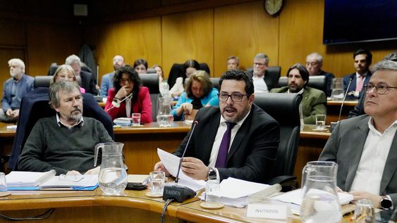 Alejandro Sánchez, secretario de Presidencia, y Jorge Díaz, prosecretario, en Comisión de Presupuestos de Diputados. Alejandro Sánchez, secretario de Presidencia, y Jorge Díaz, prosecretario, en Comisión de Presupuestos de Diputados.