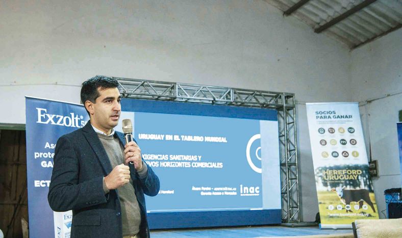 El gerente de Acceso a Mercados del Inac, Álvaro Pereira,&nbsp;en el Foro Ganadero de la Expo Nacional Hereford, en Rivera.