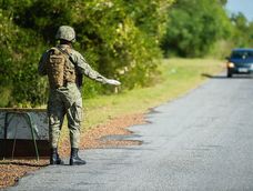 Los militares deberán enfocarse en detener autos de alquiler, taxis, remises, fletes, microbuses, camionetas y buses. Foto: Santiago Mazzarovich / adhocFOTOS