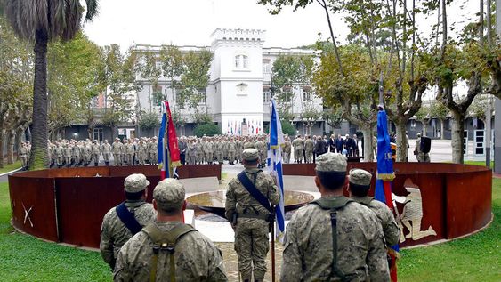 El recuerdo del Ejército al 14 de abril se realizó con un toque de silencio. Foto: web del Ejército Nacional El recuerdo del Ejército al 14 de abril se realizó con un toque de silencio. Foto: web del Ejército Nacional