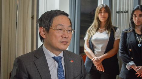 Visita a la Junta Departamental de Montevideo del Embajador chino en Uruguay, Huang Yazhong