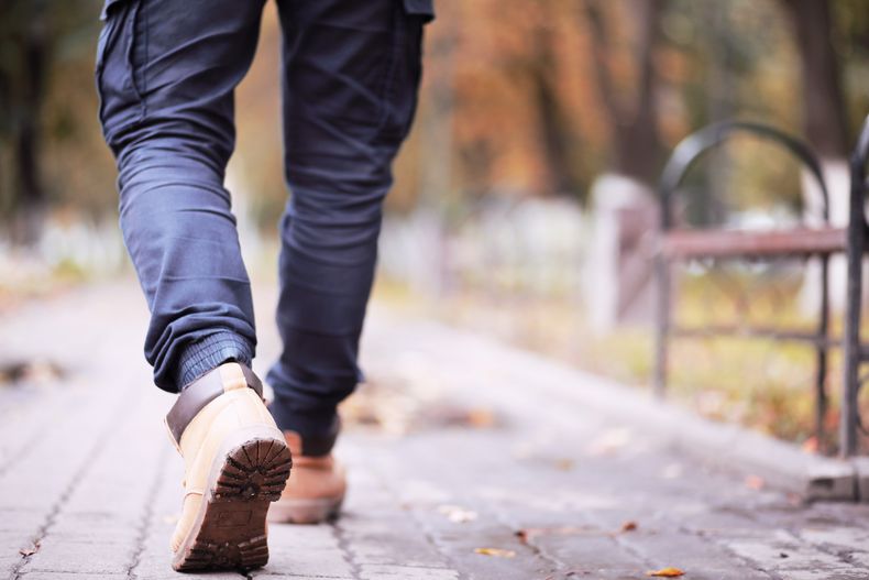 Los expertos recuerdan que caminar al aire libre es un hábito sencillo que nos ayuda a proteger la salud visual.