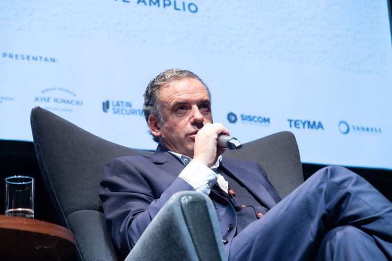 Yamandú Orsi, precandidato por el Frente Amplio, durante el ciclo Desayunos Candidatos de Búsqueda&nbsp;