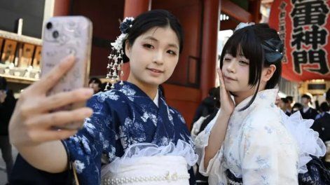 Turistas chinas en el distrito de Asakusa en Tokyo, el 15 de noviembre de 2025.