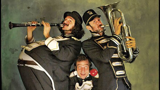 Clown in libertà cuenta la historia de tres payasos que quieren montar un espectáculo para entretener, sorprender, conquistar y abrazar al público transeúnte. Una obra de Teatro Necessario, de Italia. En el Jardín Botánico, entrada gratuita Clown in libertà cuenta la historia de tres payasos que quieren montar un espectáculo para entretener, sorprender, conquistar y abrazar al público transeúnte. Una obra de Teatro Necessario, de Italia. En el Jardín Botánico, entrada gratuita